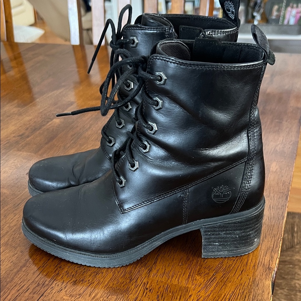 Timberland Dalston Vibe Women's Mid Lace-Up w/zip Boots - Color:
Black.Size: 8.5